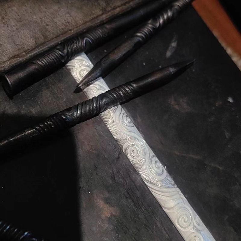 ENGRAVED LINES